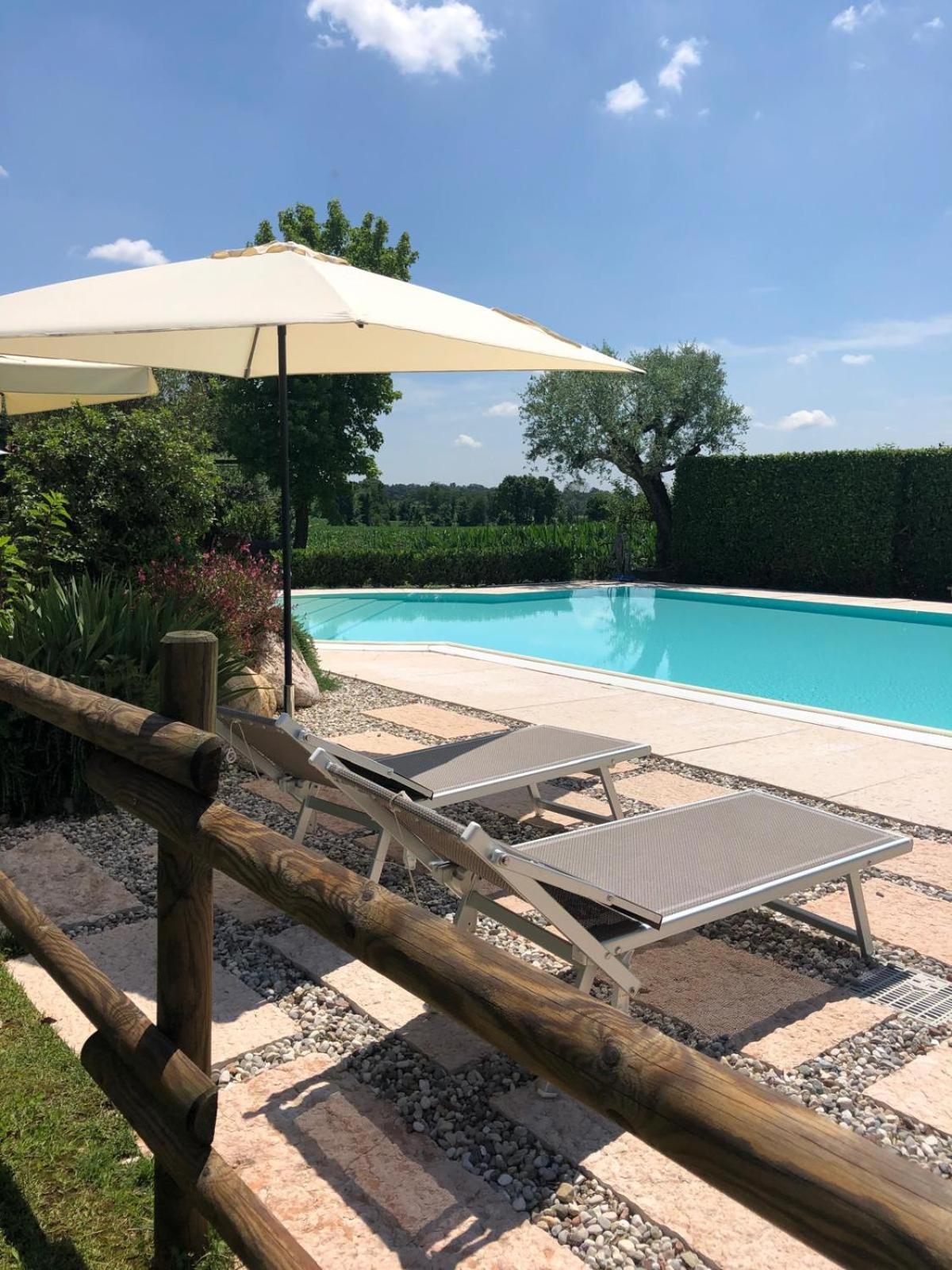 Agriturismo" Il Glicine Bianco" Монцамбано Екстериор снимка